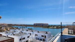 - Vistas al río desde un edificio en Ático Lagomar, en Almería