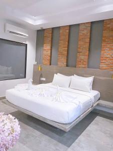 Łóżko lub łóżka w pokoju w obiekcie Pyramid Hotel & Spa