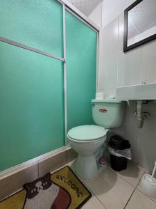 Koupelna v ubytování Suite para parejas + 13 fotografií