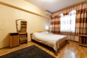 Ένα ή περισσότερα κρεβάτια σε δωμάτιο στο Nadezhda Apartment on Zhibek Zholy 33