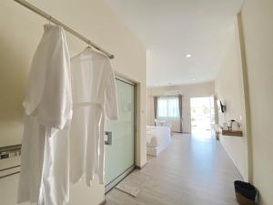 Ванная комната в At Pream&Chan resort แอท เปรมแอนด์จันทร์ รีสอร์ท