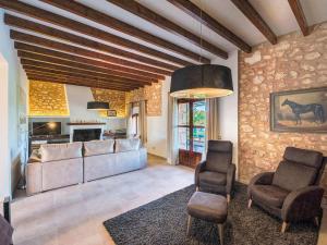 Χώρος καθιστικού στο Finca in Manacor with Pool & Near Beaches