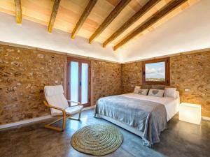 Ένα ή περισσότερα κρεβάτια σε δωμάτιο στο Finca in Manacor with Pool & Near Beaches +32 φωτογραφίες