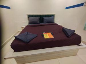 Łóżko lub łóżka w pokoju w obiekcie Beach Doorz Place-TBV