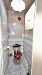 Habitación pequeña con baño y aseo. en Logement avec parking à 11 min de Paris et 15 min de la défense Arena, en Argenteuil 12 fotos más