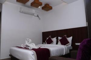 Postel nebo postele na pokoji v ubytování CS Arunachala Residency