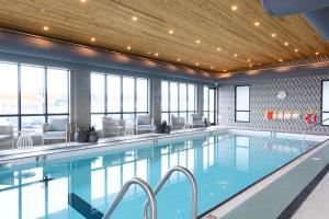 Bazen v nastanitvi oz. blizu nastanitve Sandman Signature Dartmouth Hotel & Suites