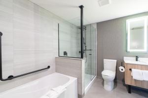 Kopalnica v nastanitvi Sandman Signature Dartmouth Hotel & Suites