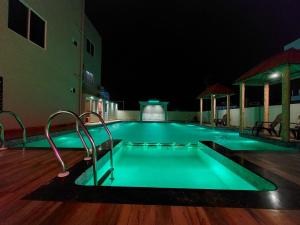 Bazén v ubytování Balukona Beach Resort nebo v jeho okolí