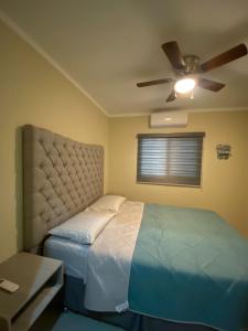 a bedroom with a bed and a ceiling fan at Departamentos Ada's in Puerto Peñasco