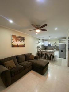 a living room with a couch and a ceiling fan at Departamentos Ada's in Puerto Peñasco