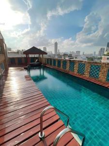 a swimming pool on the roof of a building at GO INN Thonglor 23 โกอินน์ ทองหล่อ 23 in Khlong Toei