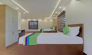Treebo Golden Terminal, Kochi Airport客房内的一张或多张床位