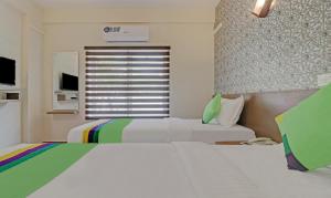 Treebo Golden Terminal, Kochi Airport客房内的一张或多张床位