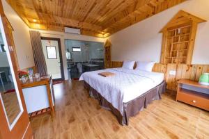 a bedroom with a large bed and a wooden ceiling at Restful River Villas in Phong Nha