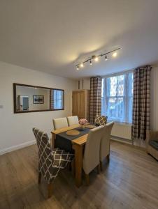 a dining room with a table and chairs at New Fully equipped 2 bedroom house. Sleeps 6 in Brockhurst