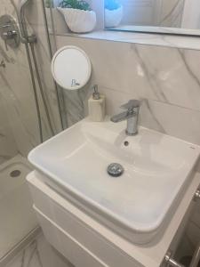 Bilik mandi di CP Top floor luxury studio with spa and pool