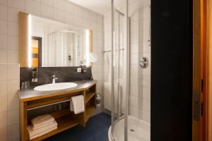 Koupelna v ubytování Hotel Bergkranz + 37 fotografií