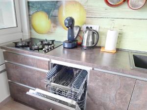 Kuchyňa alebo kuchynka v ubytovaní APARTMENT NEVERA