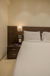 Katil atau katil-katil dalam bilik di Freesia Residency by Express Inn