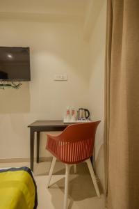 Televisyen dan/atau pusat hiburan di Freesia Residency by Express Inn