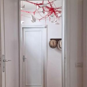 a hallway with a door with a mirror and red decorations at CasaNostra11 centro città e mare wifi 2 camere in Trapani