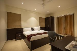 Katil atau katil-katil dalam bilik di Freesia Residency by Express Inn