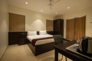 Katil atau katil-katil dalam bilik di Freesia Residency by Express Inn