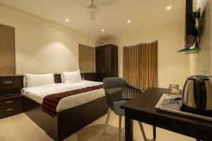 Katil atau katil-katil dalam bilik di Freesia Residency by Express Inn