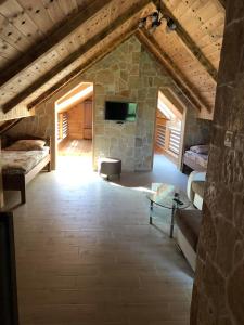 Μια τηλεόραση ή/και κέντρο ψυχαγωγίας στο Vila Djekic