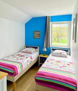 Postel nebo postele na pokoji v ubytování "LA MAISON DU BOCAGE" Maison 6 personnes, accès piscines gratuit, résidence privée au coeur d'un golf