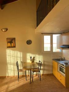 a kitchen with a table and chairs in a room at Μεζονέτα Αιγαίο in Chios