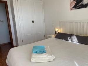 Posteľ alebo postele v izbe v ubytovaní High-Floor Bright Apartment with Sea Views