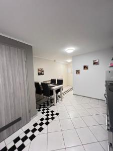 TV a/nebo společenská místnost v ubytování Elpe + 24 fotografií