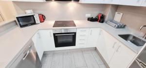 Kuchyň nebo kuchyňský kout v ubytování Avenida de Arteixo. Precioso apartamento