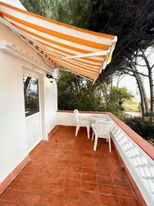 En balkon eller terrasse på Nuevos Apartamentos frente al mar y a la playa