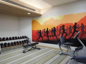 ibis Pune Hinjewadi - An Accor Brand的健身中心和/或健身设施