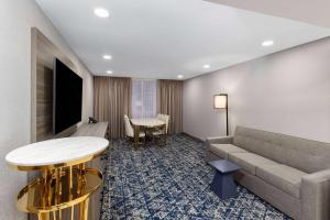 Posezení v ubytování Wyndham DFW Airport