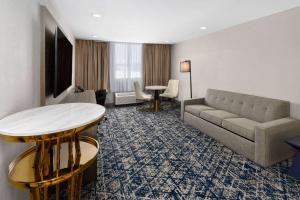 Posezení v ubytování Wyndham DFW Airport