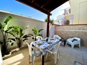 Balkón nebo terasa v ubytování Aria di Mare Mancaversa - Elegante Appartamento