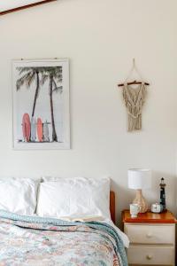 Malua Bay Beachfront - Pet and EV Friendly客房内的一张或多张床位