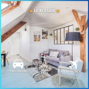 a living room with a couch and a table at Le Boisier - 3 min de la Gare Massy TGV - Cozy Houses in Palaiseau