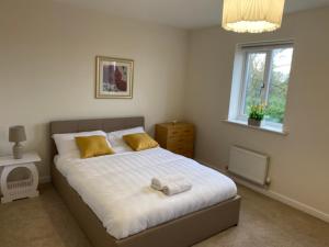 Postel nebo postele na pokoji v ubytování Rooms in Beautiful Home in Wolverhampton!