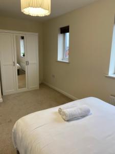 Postel nebo postele na pokoji v ubytování Rooms in Beautiful Home in Wolverhampton!