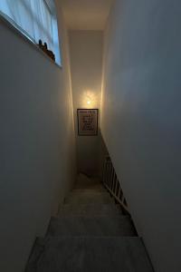 Posteľ alebo postele v izbe v ubytovaní HOMESTAY rooftop