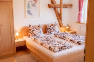 Postel nebo postele na pokoji v ubytování Obstbauernhof Fohlenhof