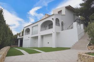 Το κτήριο όπου στεγάζεται  η παραθεριστική κατοικία