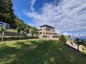 a large grassy field in front of a building at B&B VISTA LAGO in Bellagio