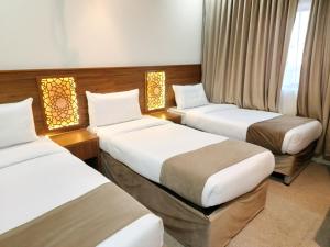 En eller flere senge i et værelse på فندق الششة