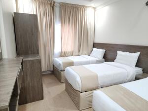 En eller flere senge i et værelse på فندق الششة